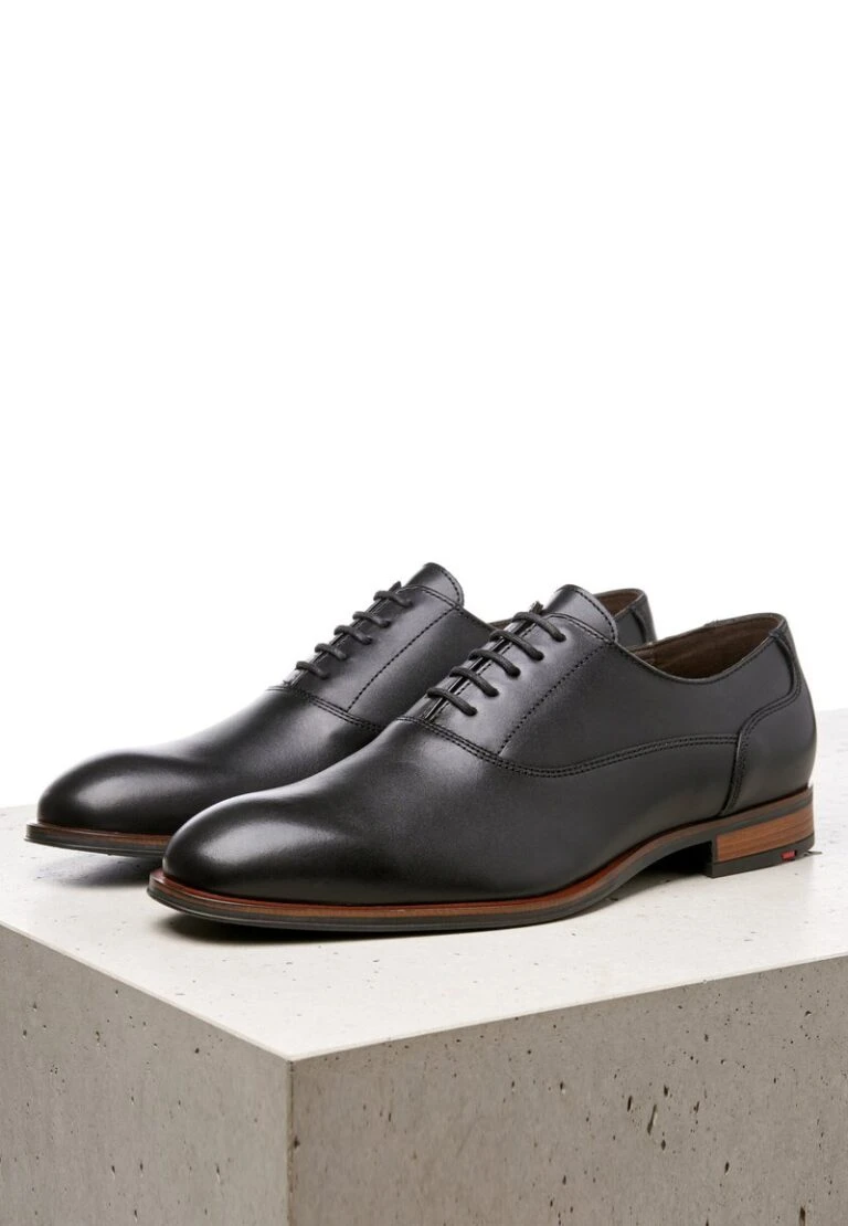 Lloyd Store -Lloyd Store 2b98bc7a6f354113bbfd48485ef77099 768x1110 1