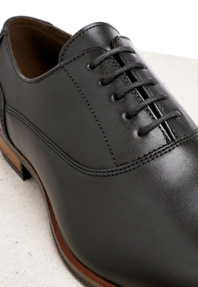 Lloyd Store -Lloyd Store c769107927ee4a388f08034e9164d321 1